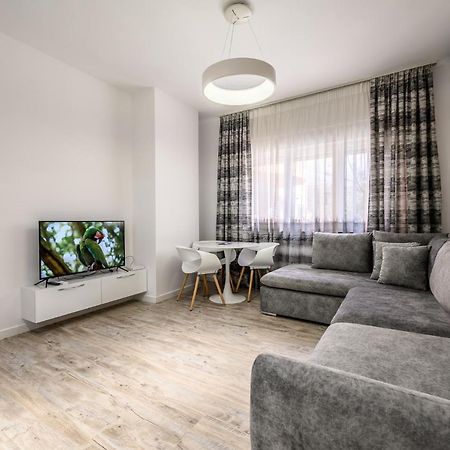 Miku Apartment-City Walk 1Bd Stylish Apartment تيرانا المظهر الخارجي الصورة